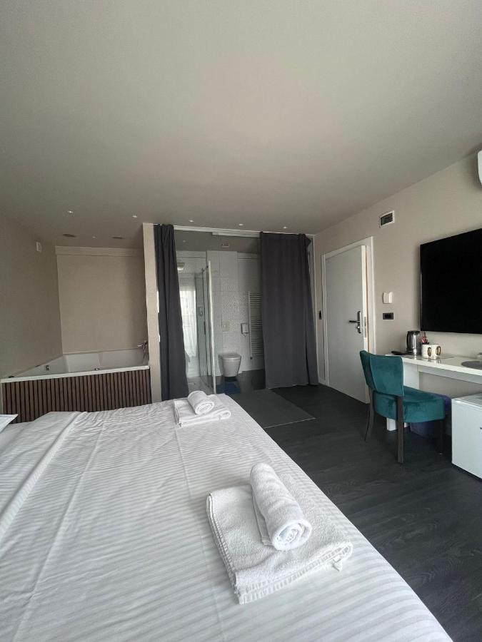 Hotel Forty Two ซาเกร็บ ภายนอก รูปภาพ