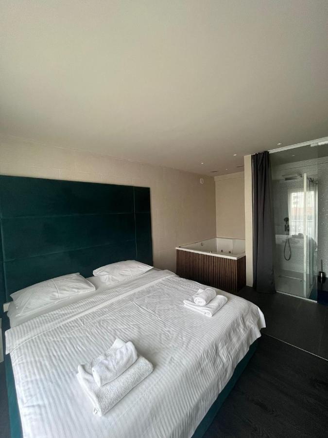 Hotel Forty Two ซาเกร็บ ภายนอก รูปภาพ